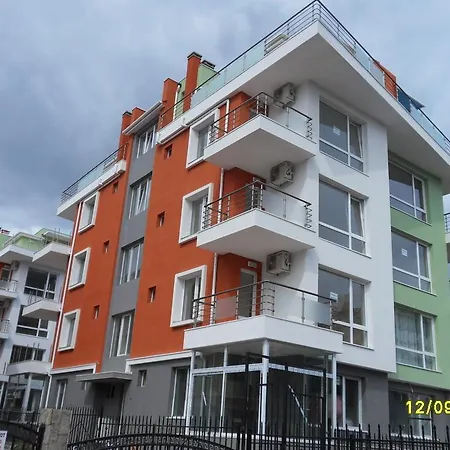 Azalia V Ravde Apartmán *